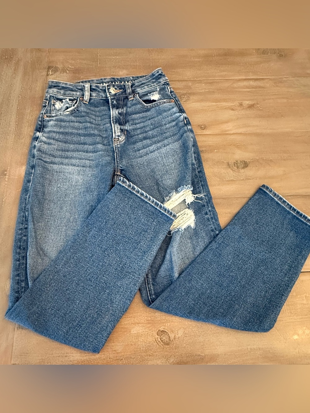 American Eagle Mom Jeans 00 Distressed Medium Wash Straight Leg Preowned